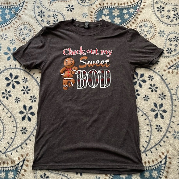 Gingerbread Christmas tee - Picture 1 of 5